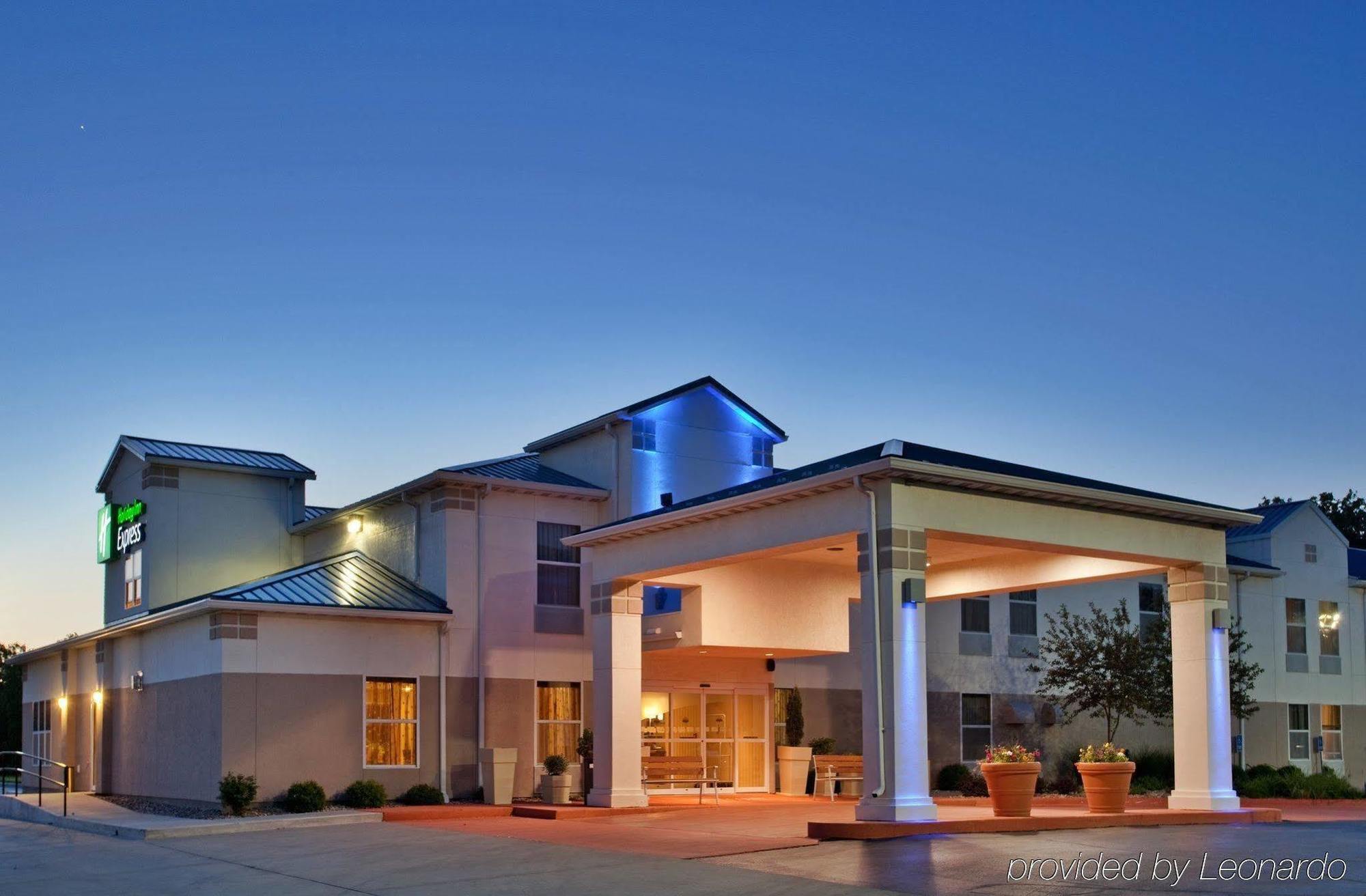 Comfort Inn & Suites Junction City - Near Fort Riley Exterior foto